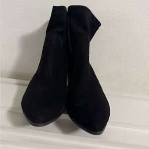 PAUL GREEN Cybil Stretch Micro
Suede Pull-on Ankle Bootie Used like a new